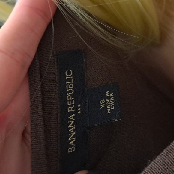 Banana Republic Brown Crew Neck Short-Sleeve Top with Button & Ruffle Accent - Picture 5 of 6